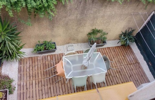 Lunel House | Homerez - Comfortable House in Lunel with Terrace and Air Conditioning