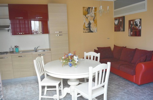 Reggio Calabria Apartment | Homerez - Cosy flat in Reggio Calabria