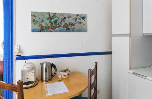 Sens Apartment | Homerez - Cosy flat in Sens, near the garden