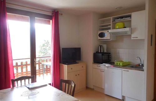 Ignaux Apartment | Homerez - Cozy apartment in Ignaux
