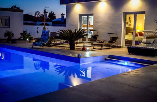 Chiclana de la Frontera Villa | Homerez - Spacious villa with pool in Chiclana de la Frontera