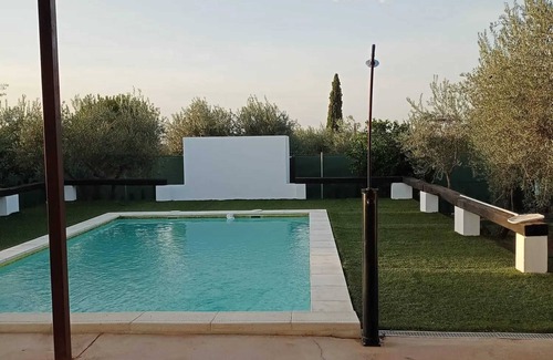 Arahal Villa | Homerez - Modern Villa with Pool in Valleverde