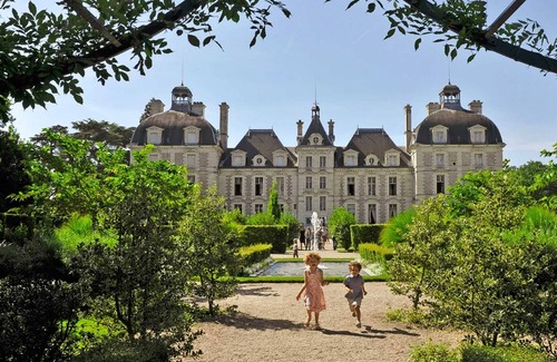 Saint-Laurent-Nouan House | Homerez - House in Saint-Laurent-Nouan