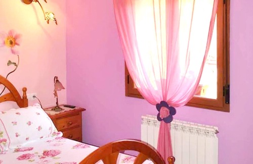 Villamanin House | Homerez - House 12 km away from the slopes for 6 ppl. with garden at Villamanín