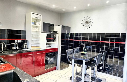 Ver-sur-Mer House | Homerez - House in Ver-sur-Mer