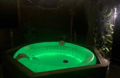 Noe House | Homerez - House with spa and garden in Noé