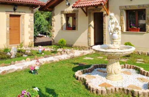 Villamanin House | Homerez - Nice house with terrace and mountain view
