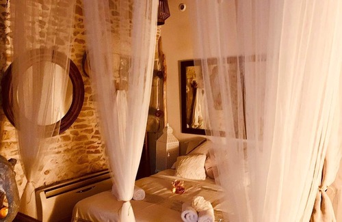 Cadereau Apartment | Homerez - Nice studio for 2 ppl. with jacuzzi at Nîmes