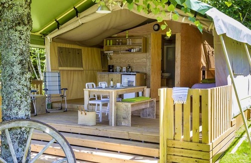 Banes House | Homerez - Property for 4 ppl. with shared pool and terrace at Argences-en-Aubrac