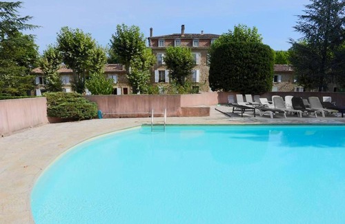 Rustrel Apartment | Homerez - Spacious appartement for 7 ppl. with shared pool and garden at Rustrel