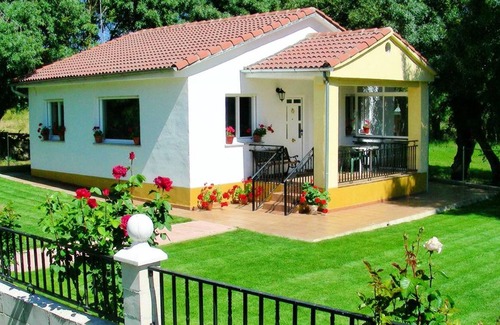 La Calzada de Bejar Villa | Homerez - Villa for 4 ppl. with swimming-pool and terrace at La Calzada de Béjar