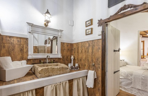 Penaflor Villa | Homerez - Villa for 8 ppl. with swimming-pool, garden and terrace at Peñaflor