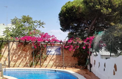 Punta Umbria Villa | Homerez - Villa for 6 ppl. with swimming-pool and garden at Punta Umbría