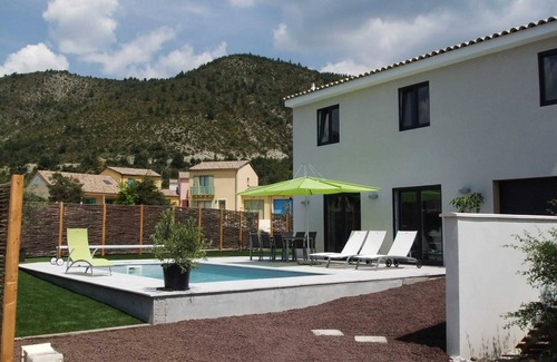 Castellane Villa | Homerez - Welcoming Villa with Pool in Castellane - 153 m²