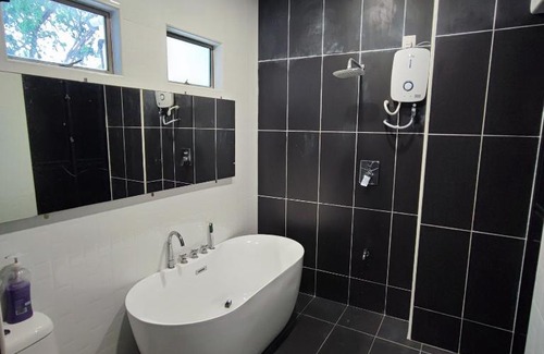 Johor Bahru Resort | Homestay Wee Inn JB INDOOR POOL