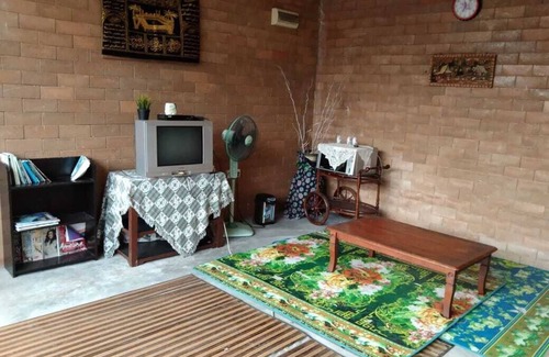 Parit Raja House | Homestay with open concept living room