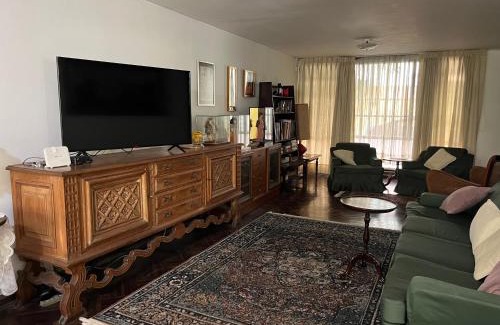 Aurora House | HOMESTAY Yas & Jay