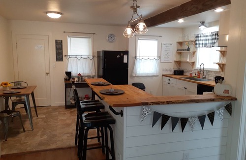Albany Cottage | Hometown FAVE - Spacious 2-BDRM Cottage Near Downtown Albany & Close to OSU