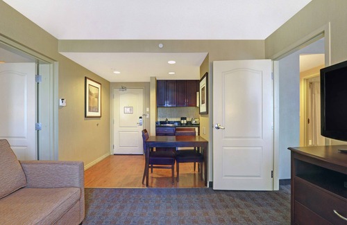 Cambridge Hotel | Homewood Suites by Hilton Cambridge Waterloo Ontario