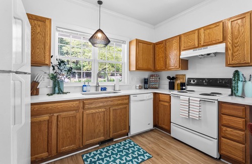 Northwest Raleigh House | Homey 3bd - BBQ & Backyard - Close to downtown