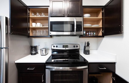 Spring Valley Apartment | Homey First Floor Unit in A Gated Community/FREE EV Charger!
