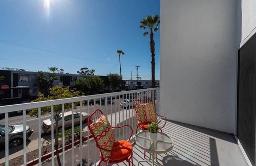Birdland Apartment | Homey Modern 2BR-15min to Gaslamp, SeaWorld, Beach
