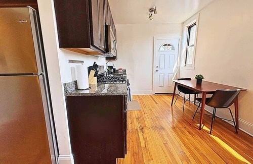 Kenwood Apartment | Homey Vibes Furnished 1BR Apt