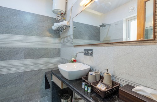 New Friends Colony House | Homlee-3bhk Green Luxury in SDEL