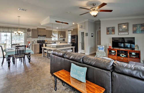 Homosassa House | Homosassa Riverfront Home w/Boat Ramp+Docking