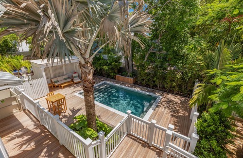 Key West Historic District Condo | HONEY~ Adult Only, 2nd Floor 1 King Bedroom Unit w/Shared Pool!