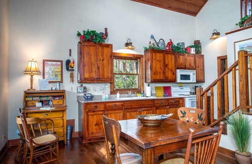 Fredericksburg Cottage | Honey Creek Cottage | Relax and Unwind in the Scenic Hill Country