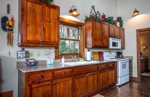 Fredericksburg Cottage | Honey Creek Cottage | Relax and Unwind in the Scenic Hill Country
