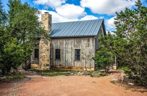 Fredericksburg Cottage | Honey Creek Cottage | Relax and Unwind in the Scenic Hill Country