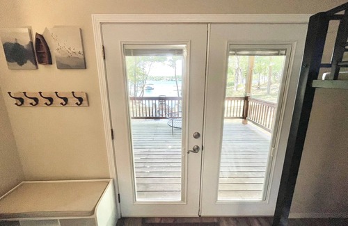 Grove Cottage | Honey Creek Getaway Waterfront Cottage - Close to town & Boat Ramp! Sleeps 10+