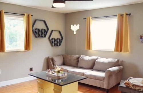 Kingsport Apartment | Honey Suite by Suite Retreats