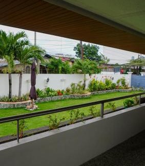 Mabolo Bed & Breakfast | Honey Suite Room 2 inside Bee Cafe Cebu at Ayala Area