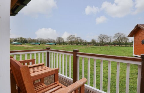 Pentney Cottage | HONEYBEE RETREAT, romantic, with hot tub in Upper Marham