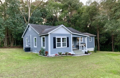 Thomasville House | Honeycomb Haven, 1 Mile to Downtown Thomasville, Patio and Porch, 2 Bedroom Home