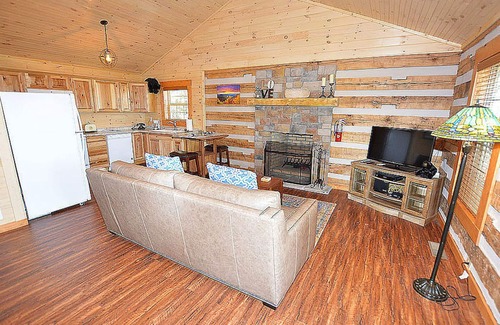 Gatlinburg Cabin | HONEYMOON HIDEAWAY - SECLUDED ANTIQUE LOG CABIN WITH AMAZING VIEWS!