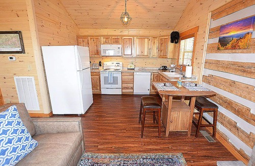 Gatlinburg Cabin | HONEYMOON HIDEAWAY - SECLUDED ANTIQUE LOG CABIN WITH AMAZING VIEWS!