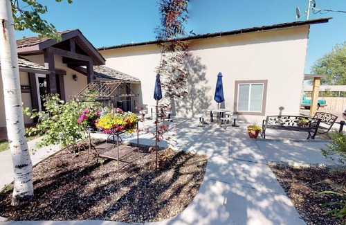 Vernal Apartment | Honeymoon Suite with Large Jetted Tub