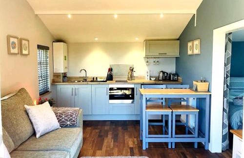Redruth Ski Chalet | Honeysuckle Cabin