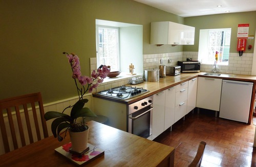 High Peak House | Honeysuckle Cottage, 2 bed, sleeps 3, family-friendly and pet-friendly