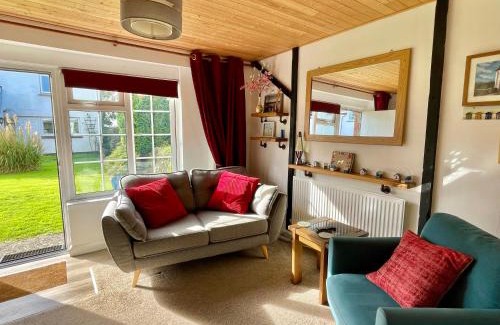 Ilfracombe House | Honeysuckle Cottage