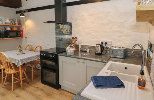Llanddewi Velfrey Cottage | HONEYSUCKLE COTTAGE, pet friendly, with a garden in Narberth