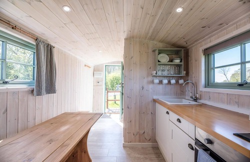 Bedfield House | Honeysuckle Farm Hut 2 - Suffolk Farm Holidays