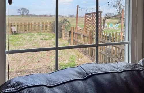 Nixa House | Honeysuckle House: Foseball, Firepit, Porch Swing, Groups