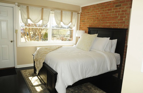 Waynesboro House | Honeysuckle Ridge, Safe & Immaculate