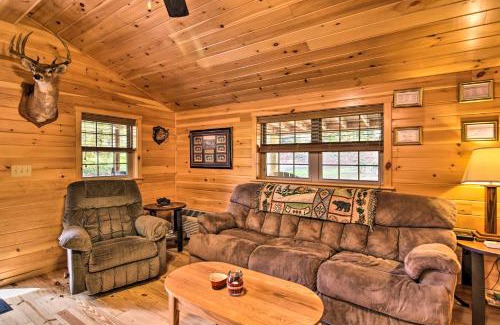 St George House | Hooah Cabin Retreat with Grill and Step-Free Access