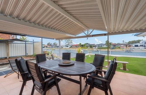 Port Macquarie House | Hooked on Hibbard - 4 bedroom home on canals